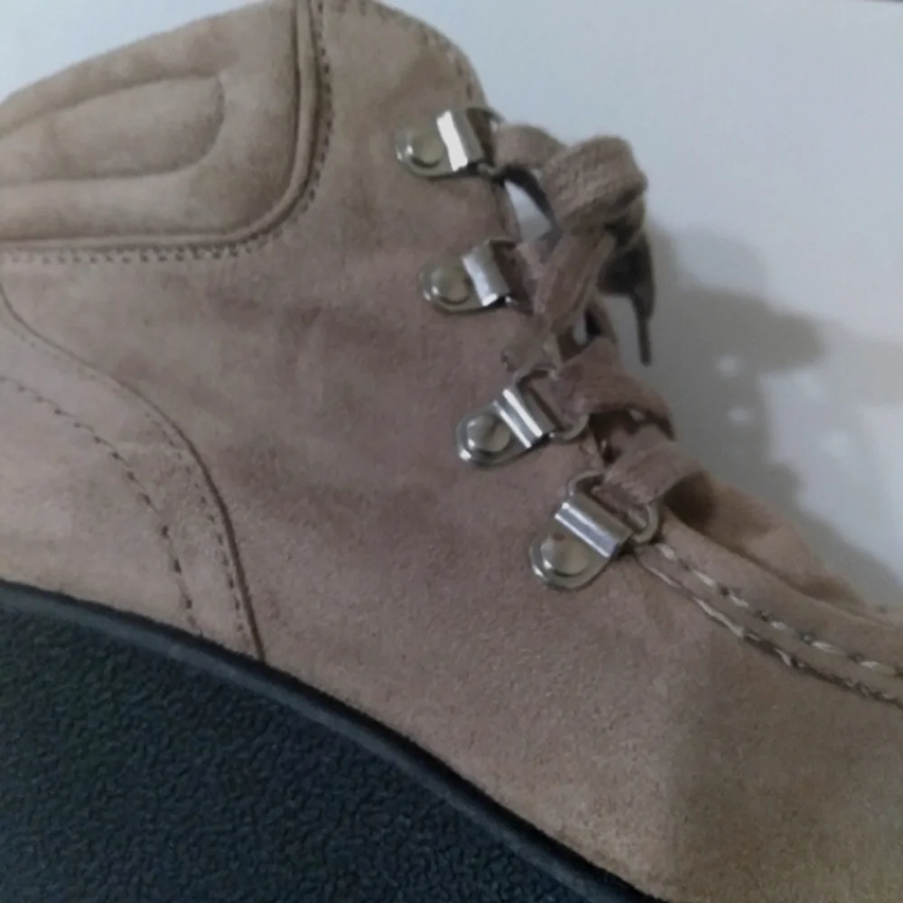 Tallulah Blu Tie Up‎ Ankle Boots Wedged Heel 8.5 Med.